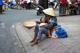 VIDEO: Tái diễn tình trạng người già và trẻ em đi ăn xin tại thành phố Hải Dương